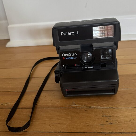 Polaroid 600 Instant Camera - Picture 1 of 5